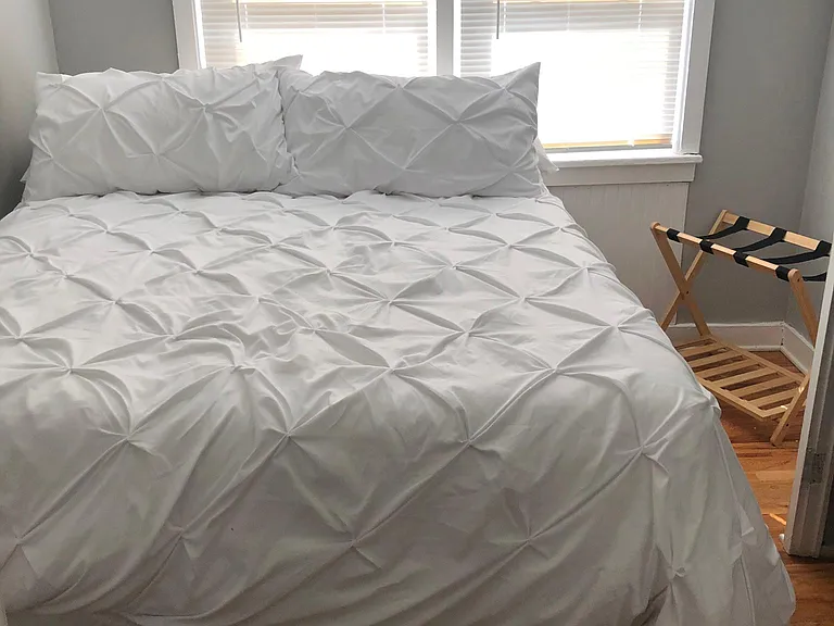 Bedroom 2 - Queen Bed