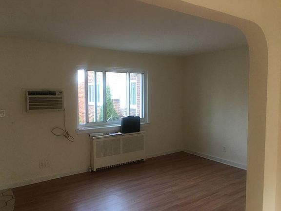 hard wood floor, ac
