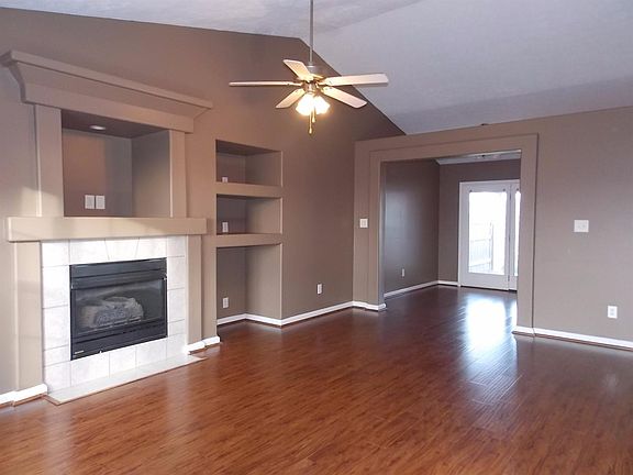 4th image of 652 Green Valley Dr