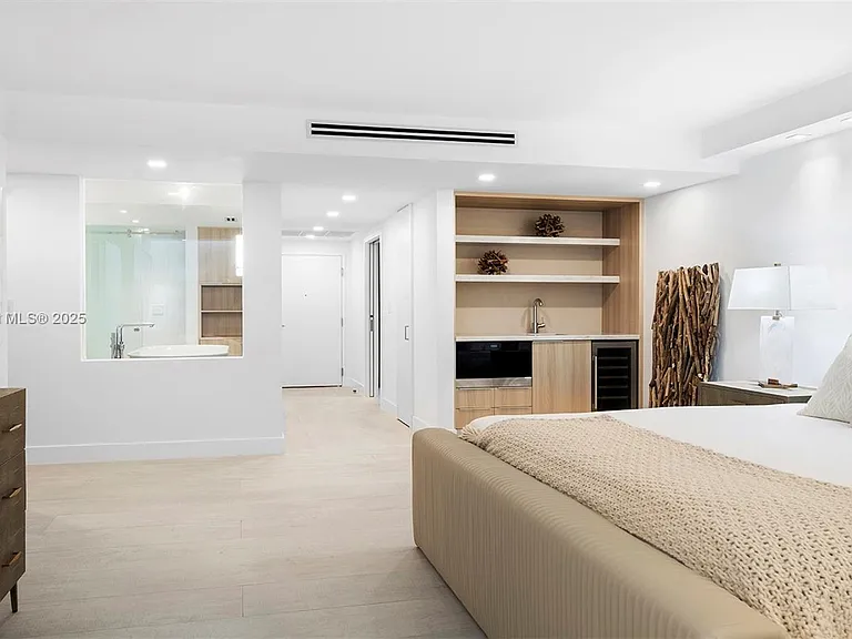 2301 Collins Ave #641 — Photo 28