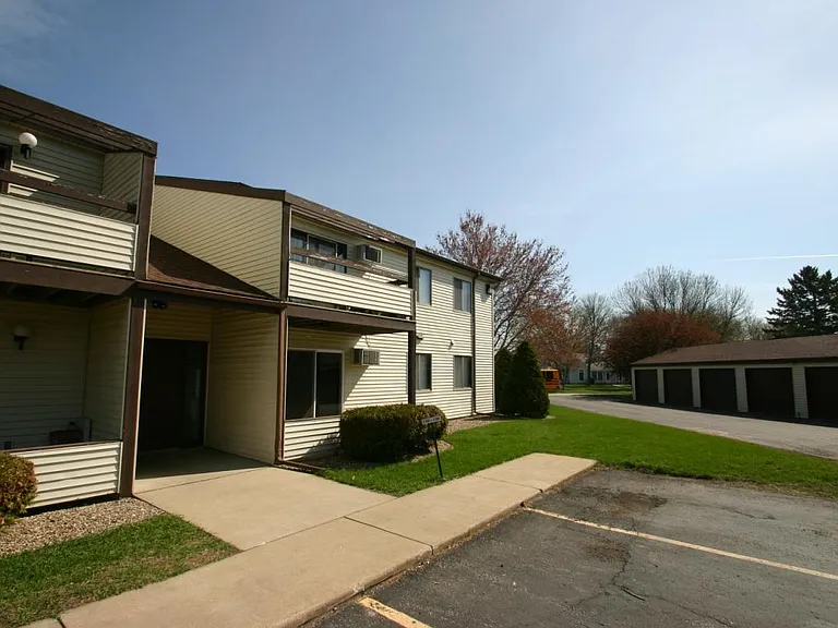 2204 Valleyhigh Dr NW #D204 — Photo 1