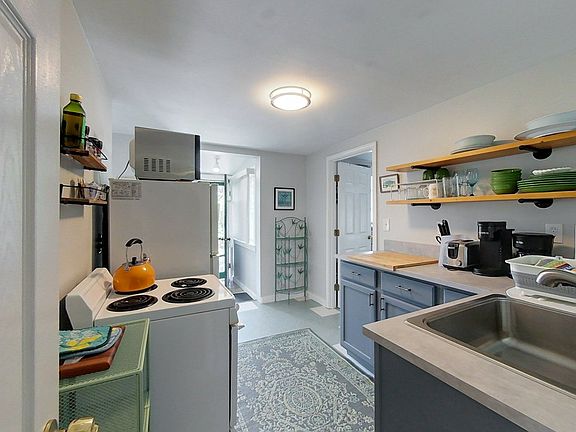 3rd image of 33 Warren Ave