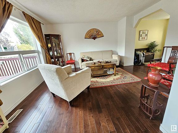 3rd image of 4212 McMullen Pl SW