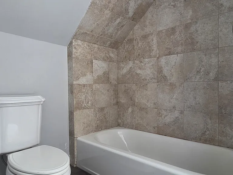 Upper level full bath
