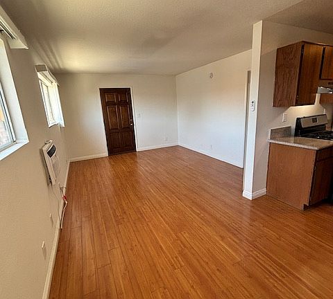4th image of 1901 Scott Rd #D