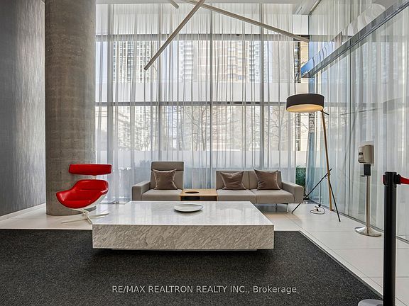 5th image of 185 Roehampton Ave #1212