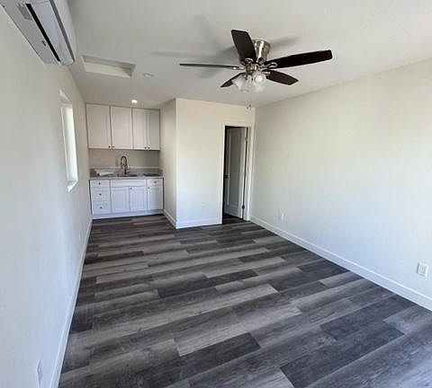 3rd image of 712 W 11th St APT 1