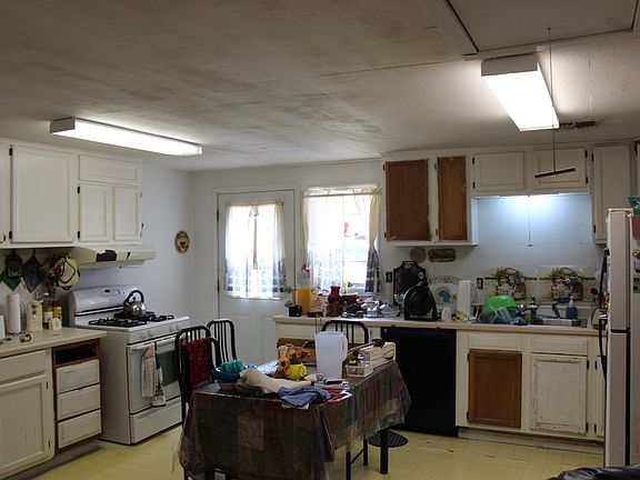 3rd image of 309 E Tres Palacios Ave