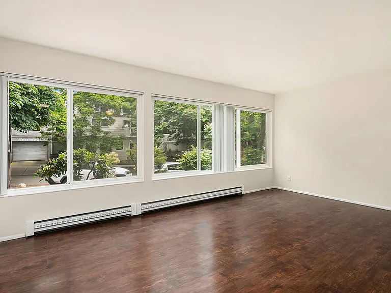 Cordova Apartments — Photo 22
