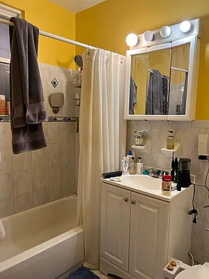 Rented by Zikos Realty Services | media 9