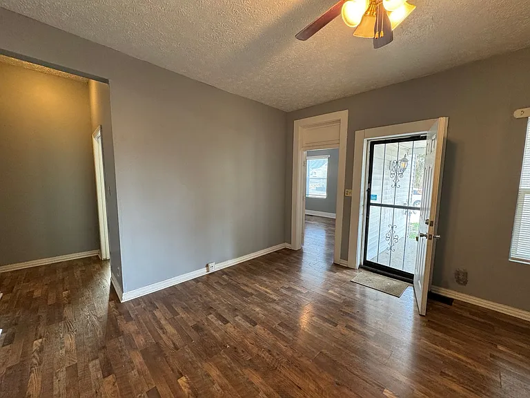 802 Iowa St — Photo 5