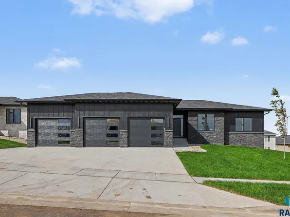 2705 S Maplewood Ave, Sioux Falls, SD 57110