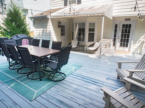 Large Deck Great for Hosting/Relaxing