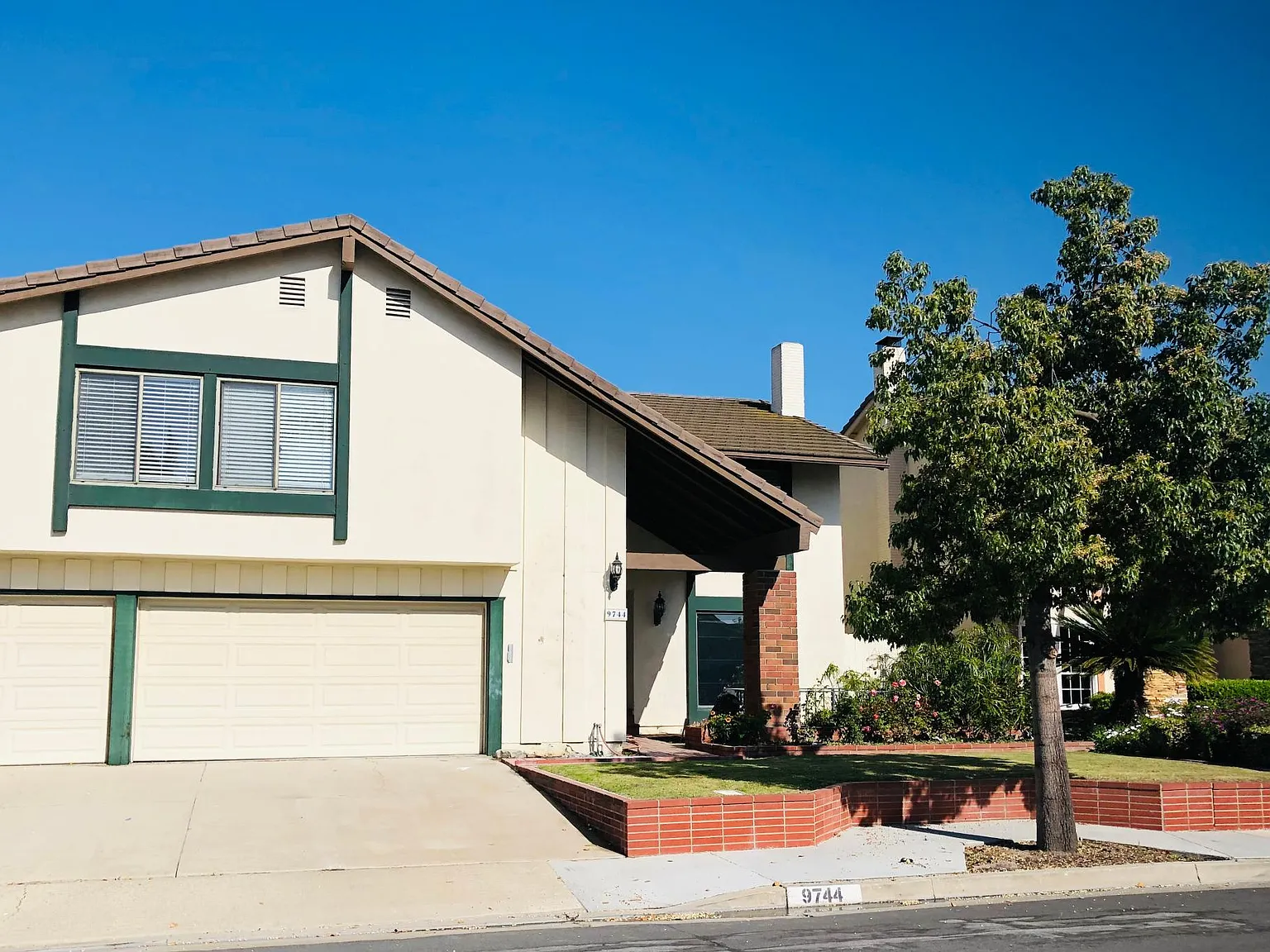 5 bed, 2640 sqft, $4,500 — Photo 1