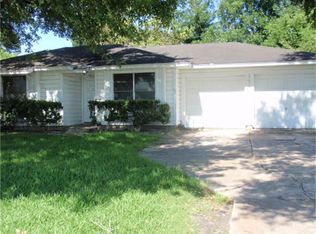 705 N 11th St, La Porte, TX 77571