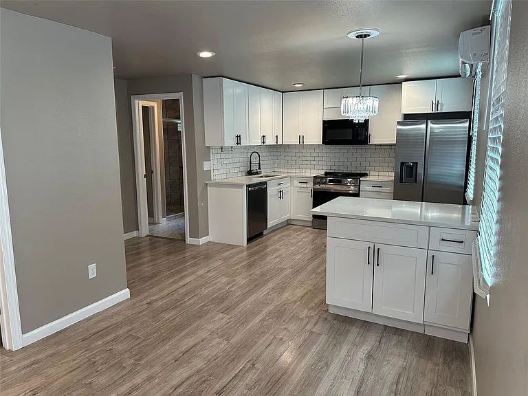 1404 Forest St #B — Photo 2
