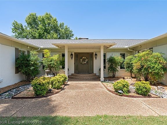2nd image of 12 Free Ferry Cir