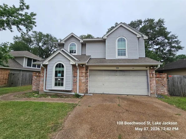 108 Beechwood St, Lake Jackson, TX 77566