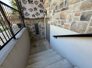 252 Codsell Ave #BASEMENT, Toronto, ON M3H 3X1