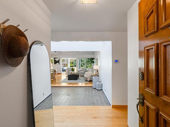 4th image of 876 Dover Circle