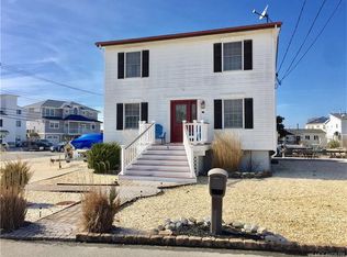 4 Weaver Dr, Manahawkin, NJ 08050