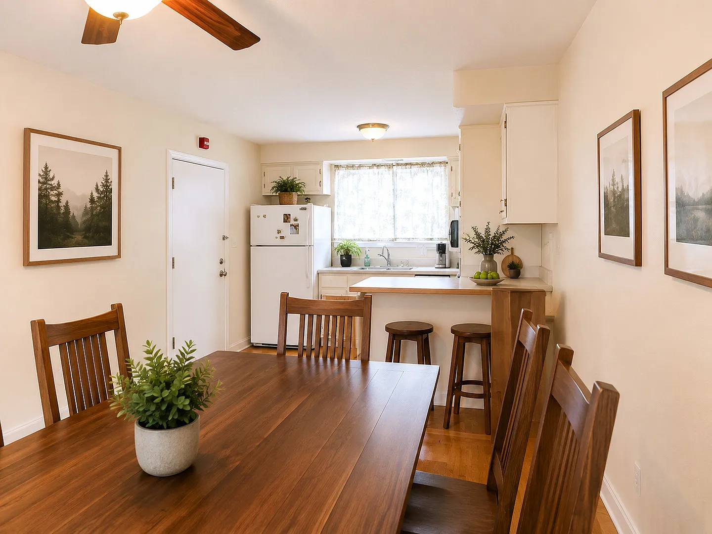 2 bed, 1.5 bath, 1100 sqft, $1,995 — Photo 3