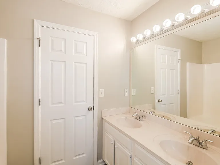 1113 Spring Creek Cir — Photo 12
