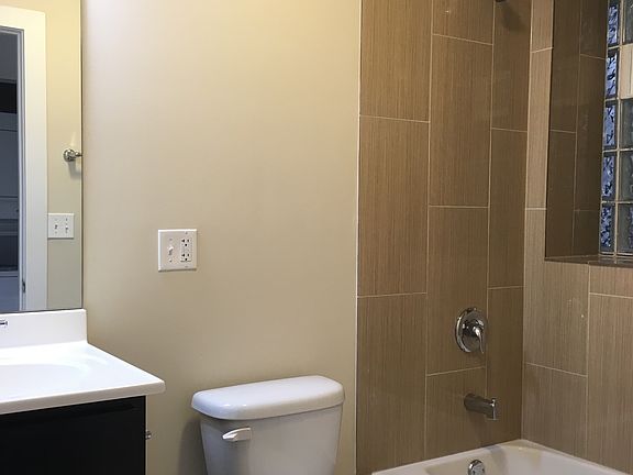 2nd image of 5402 N Winthrop Ave #2F