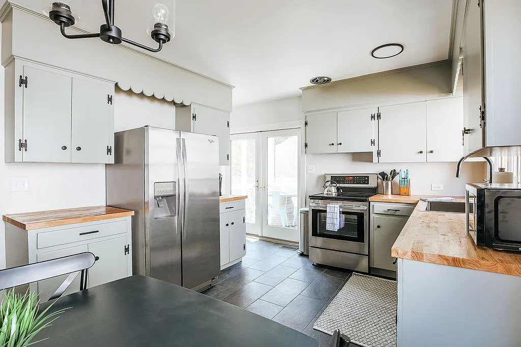 4 bed, 2000 sqft, $5,750 — Photo 3