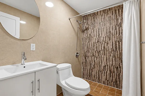Bathroom, photo 1
