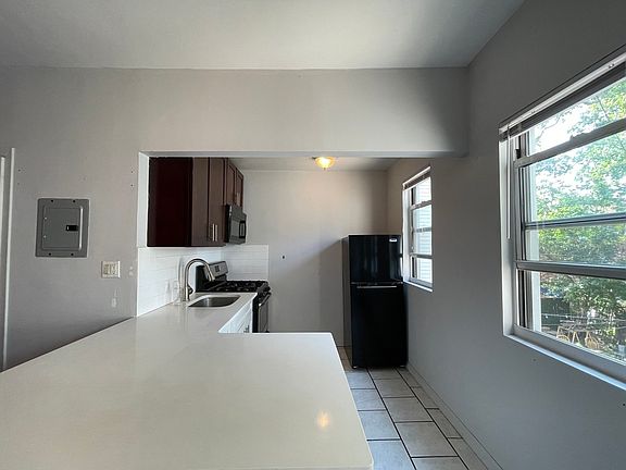 2nd image of 308 Evergreen Ave #2A