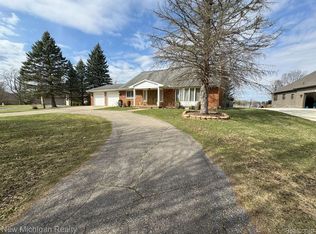 3872 Woodland Dr, Metamora, MI 48455