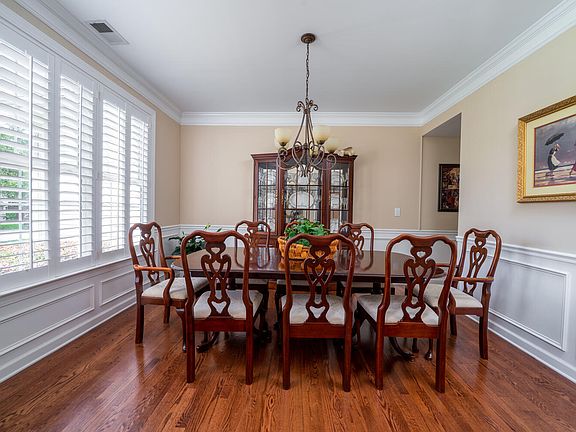 3rd image of 2944 Riverwood Dr