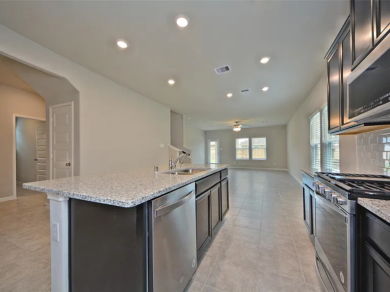 1015 Modesto Dr — Photo 15