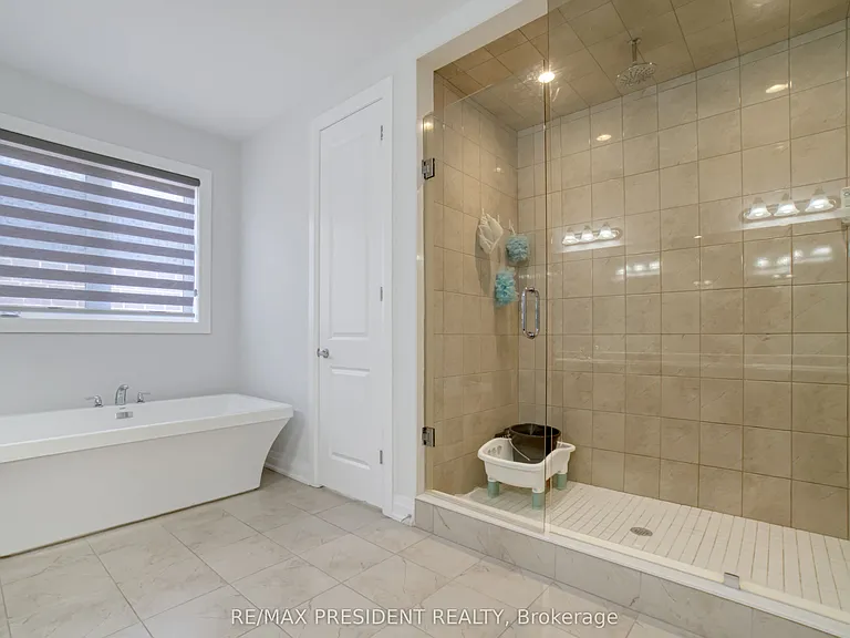 142 Prince Charles Cres — Photo 31