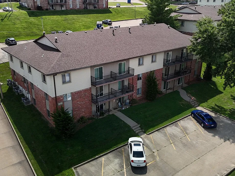 819 Southwest Blvd #F