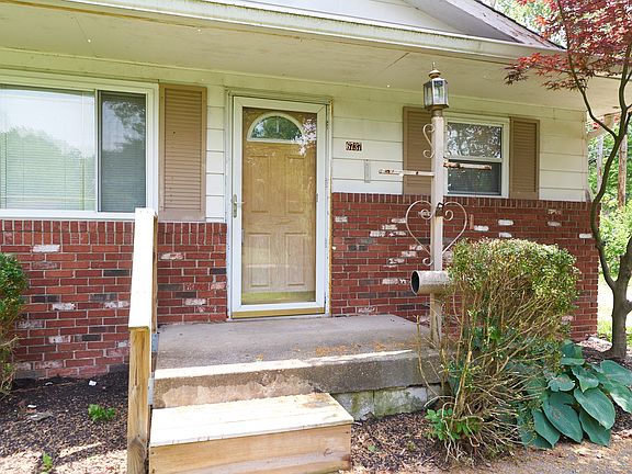 2nd image of 6737 N Oxford St