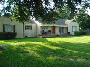 705 Block St, Port Neches, TX 77651