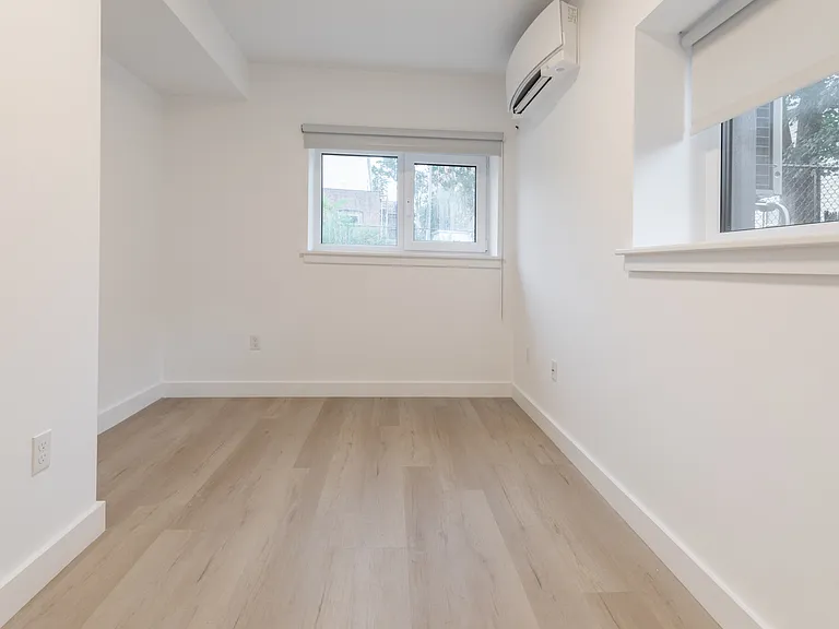 2837 Washington St #4 — Photo 6