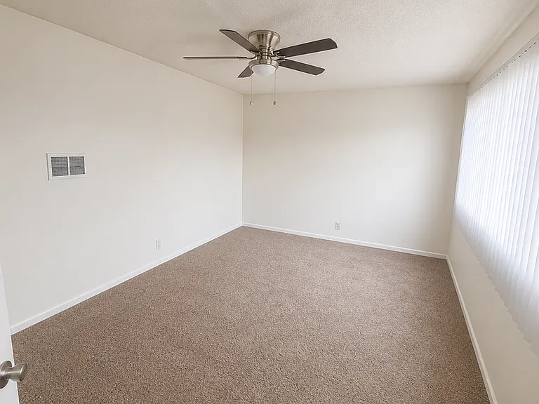 14905 Lemoli Ave. — Photo 7