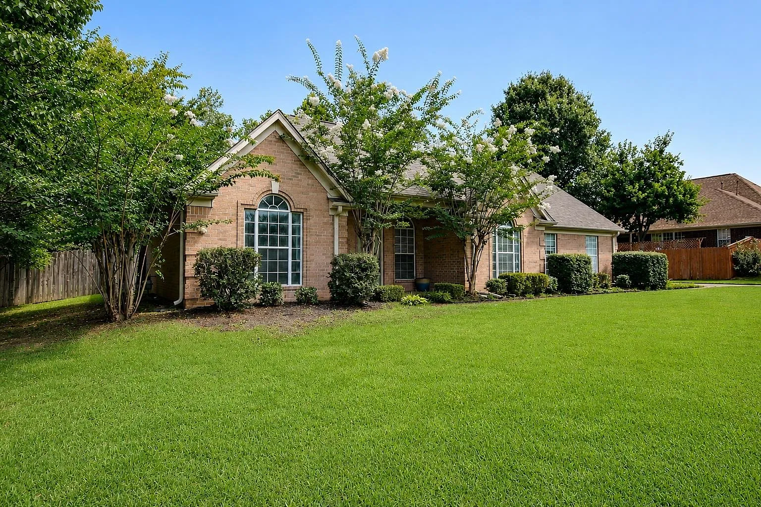 3 bed, 2.0 bath, 1856 sqft, $2,195 — Photo 4