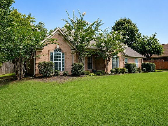 4th image of 20 Country Brook Dr