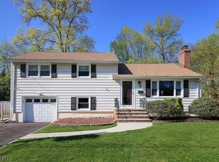 9 Sutton Pl, Cranford, NJ 07016
