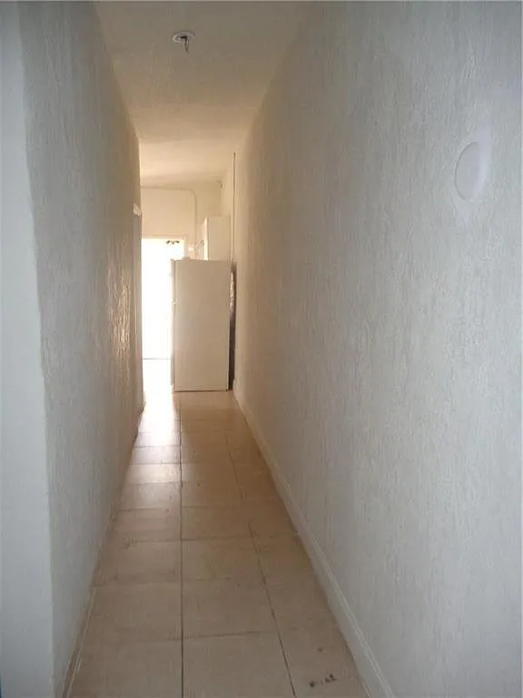 2 bed, 1.0 bath, 1196 sqft, $1,600 — Photo 2