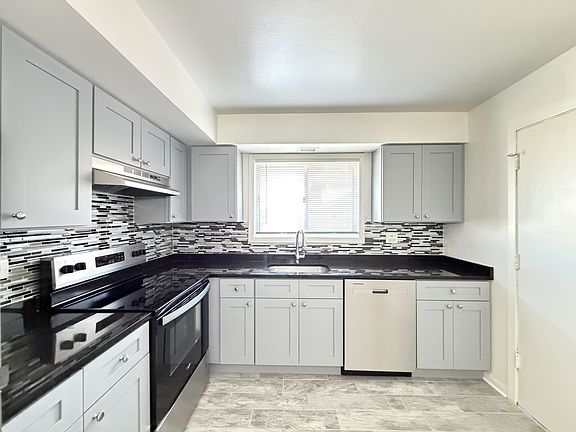 3rd image of 1422 Carol St #B3