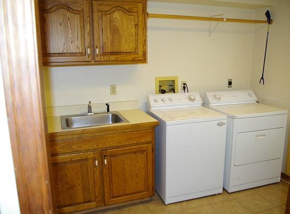 3rd image of 18205 Cliff Dr