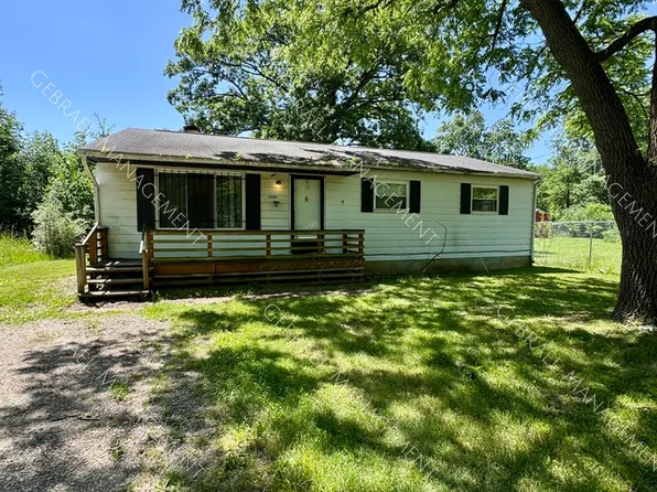 1501 Crestbrook Ln, Flint, MI 48507