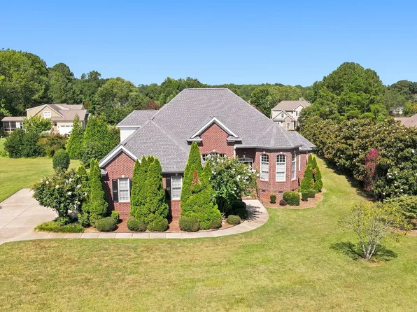 5120 Bartizan Dr, Holly Springs, NC 27540