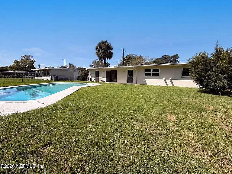 3 bed, 894 sqft, $1,990 — Photo 3