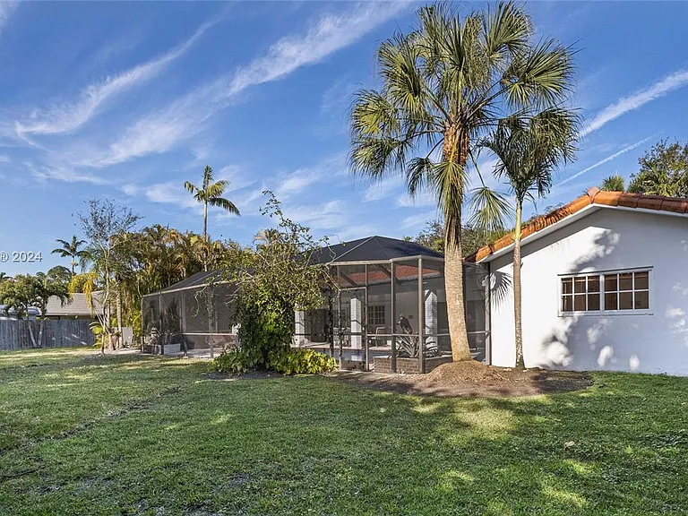 10130 SW 70th Ave — Photo 67